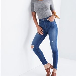 Madewell Curvy Skinny Ripped Knee Jeana